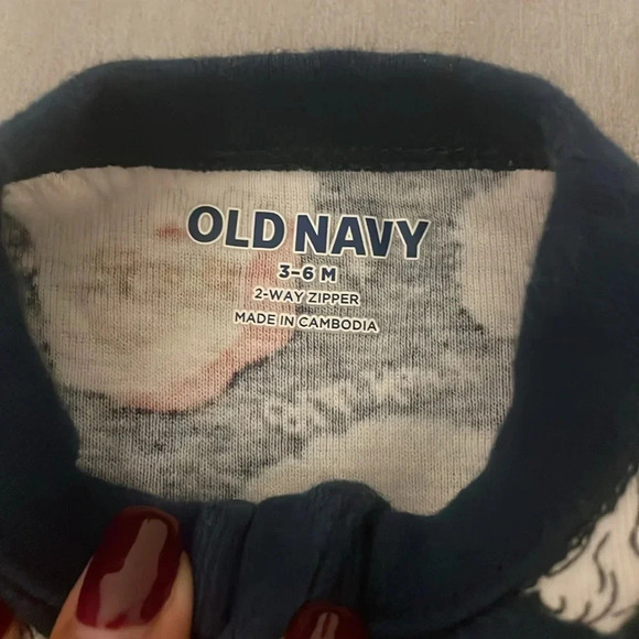 OLD NAVY 3-6M Christmas Santa baby onesie - Picture 4 of 4